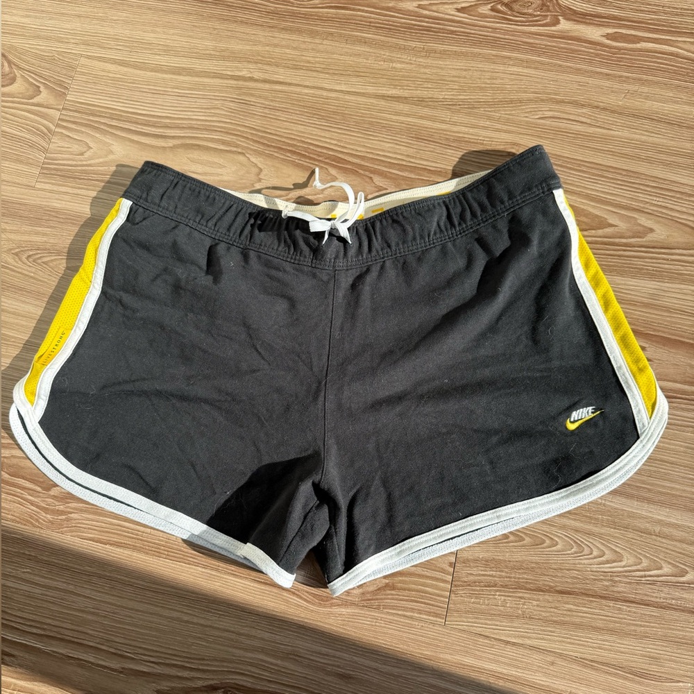 Nike LIVESTRONG Athletic Shorts Women’s Medium Black Gold